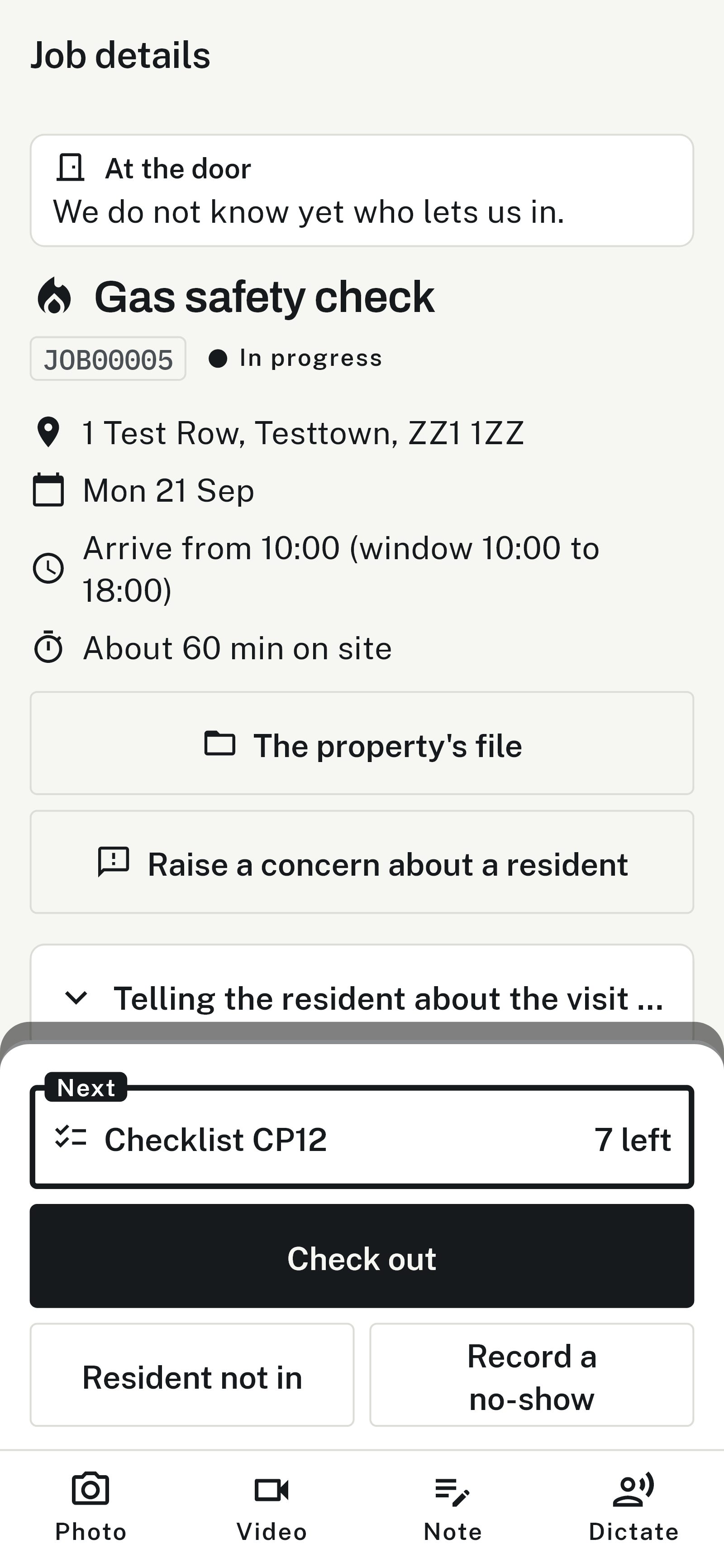 The inspector’s phone on a visit: the time, the file and the checklist.